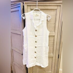 Beautiful boutique style button down dress with pockets